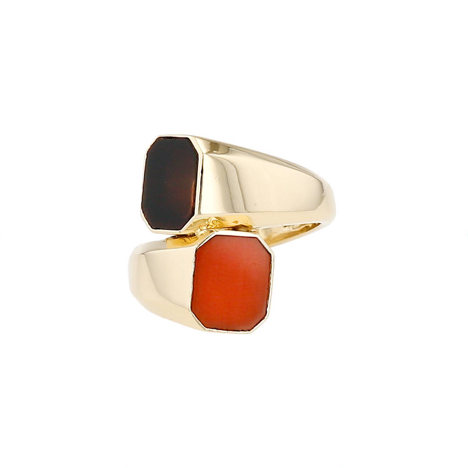 Bague années 1970 Vintage  en or jaune, onyx et corail - 00pp