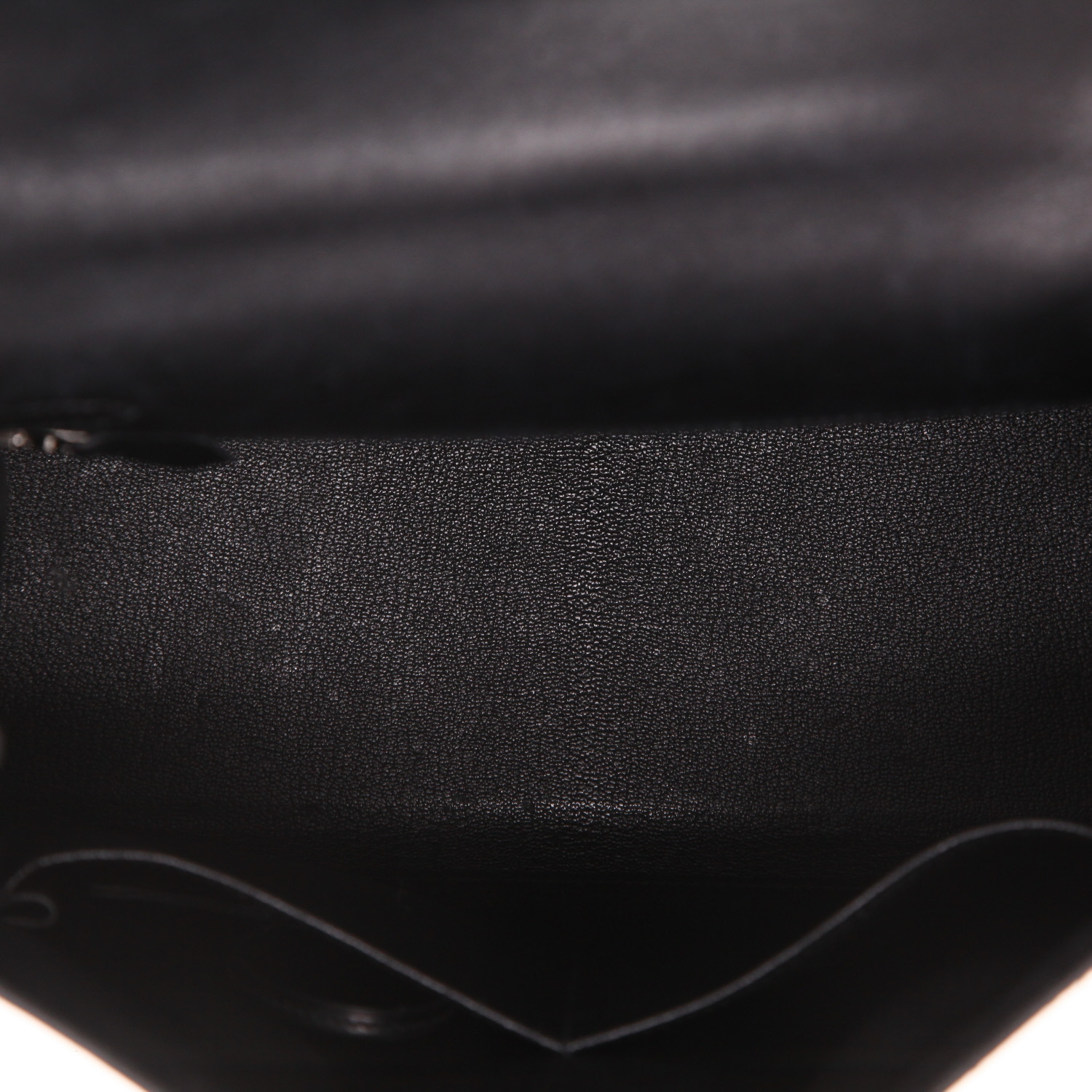 Bolso de mano Hermès  Kelly 28 cm en cuero box negro - Detail D3