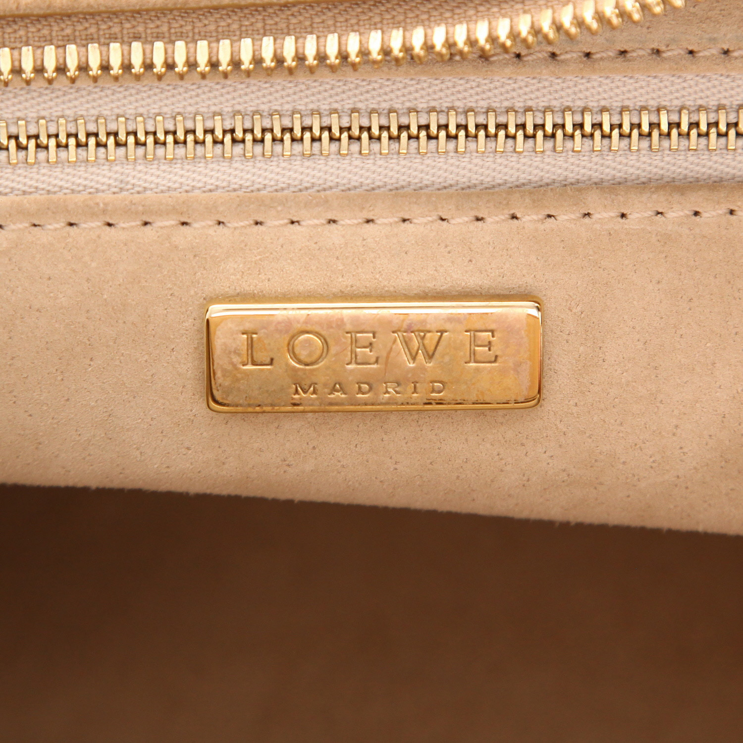 Bolso de mano Loewe  Amazona en Veau velours beige y cocodrilo marrón - Detail D2
