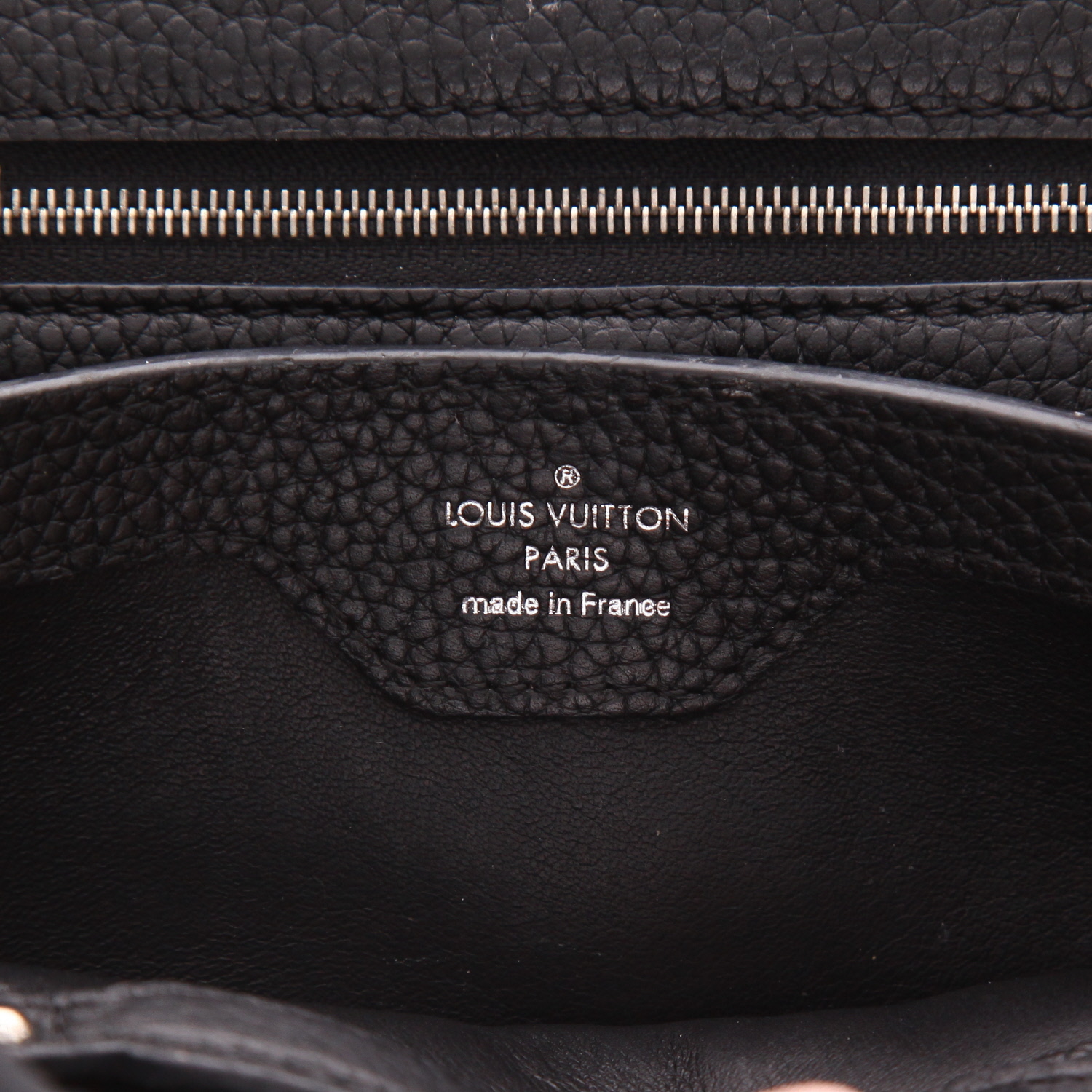 Sac bandoulière Louis Vuitton  Capucines BB en cuir taurillon clémence noir - Detail D2