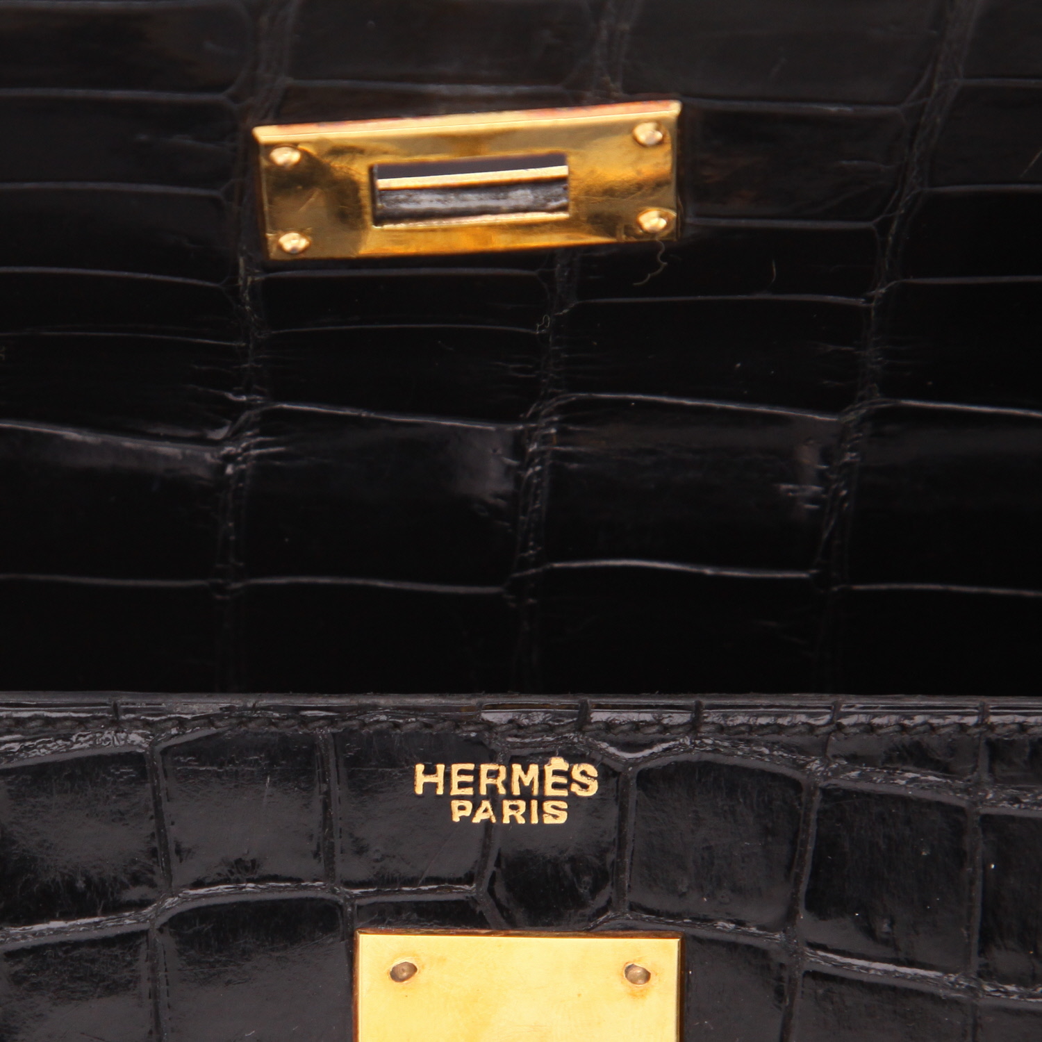 Hermès  Kelly 32 cm handbag  in black crocodile - Detail D2