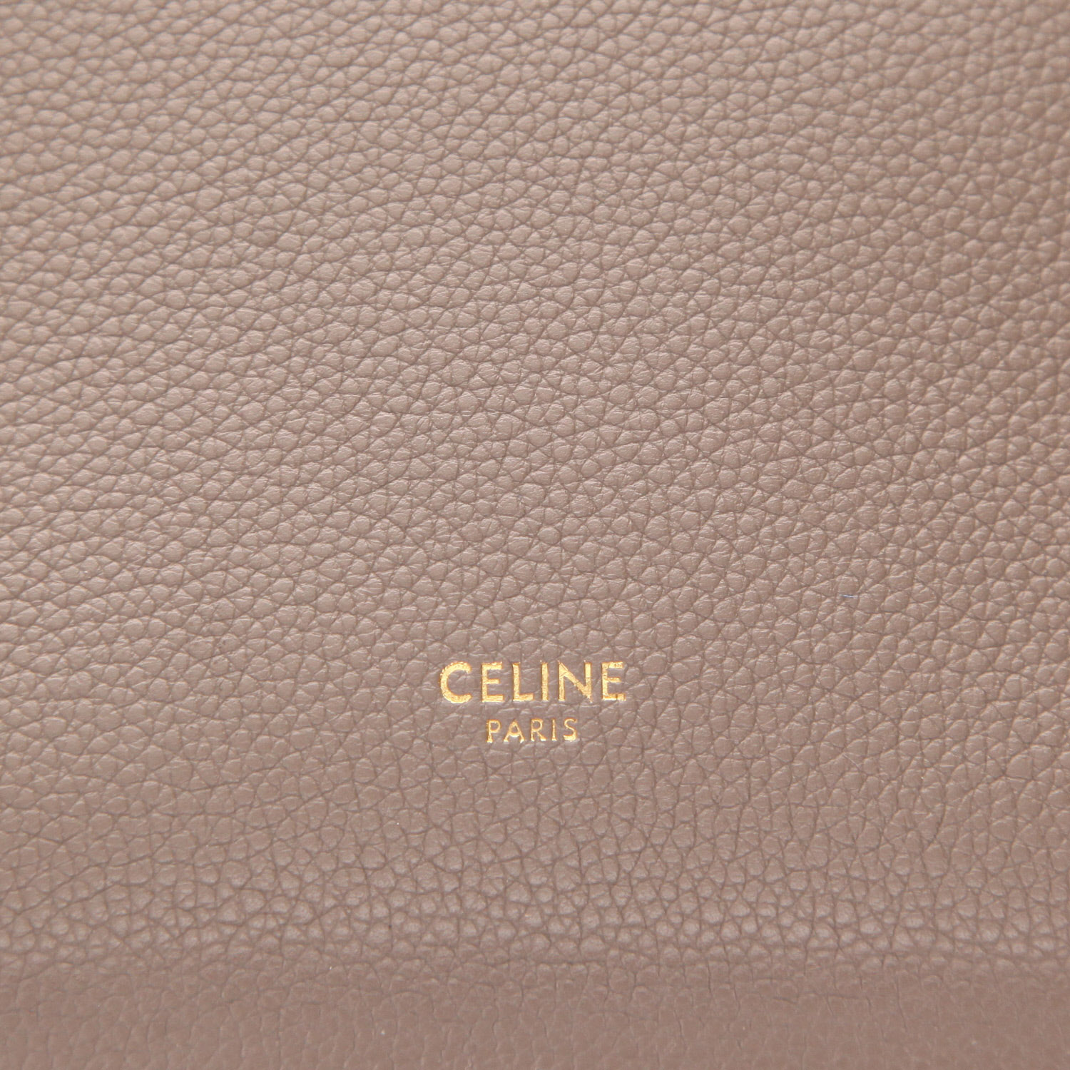 Bolso de mano Celine  Sac Sangle en cuero granulado color topo - Detail D2