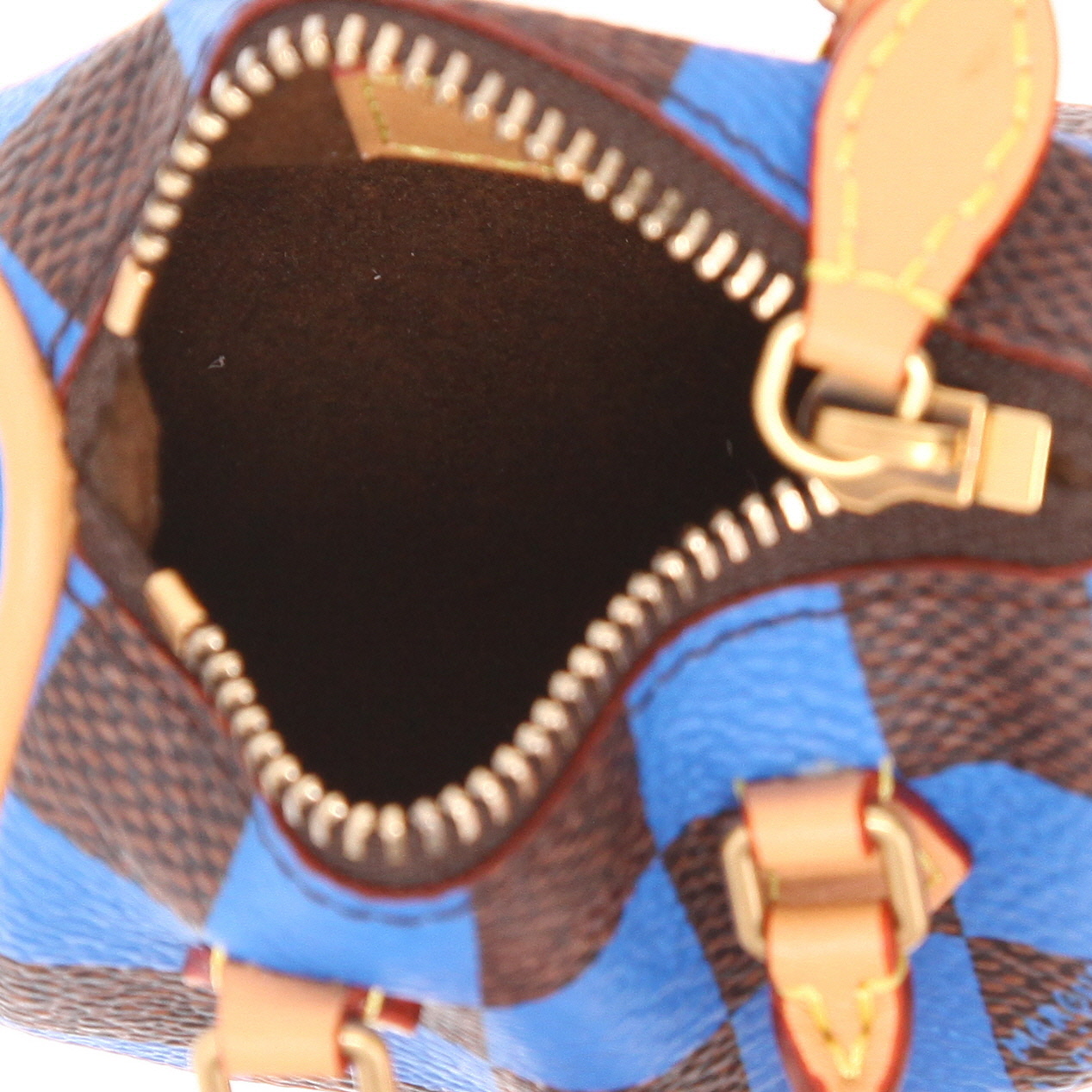 Porte-clef Louis Vuitton  Nano Speedy en toile damier marron et bleue et cuir naturel - Detail D3