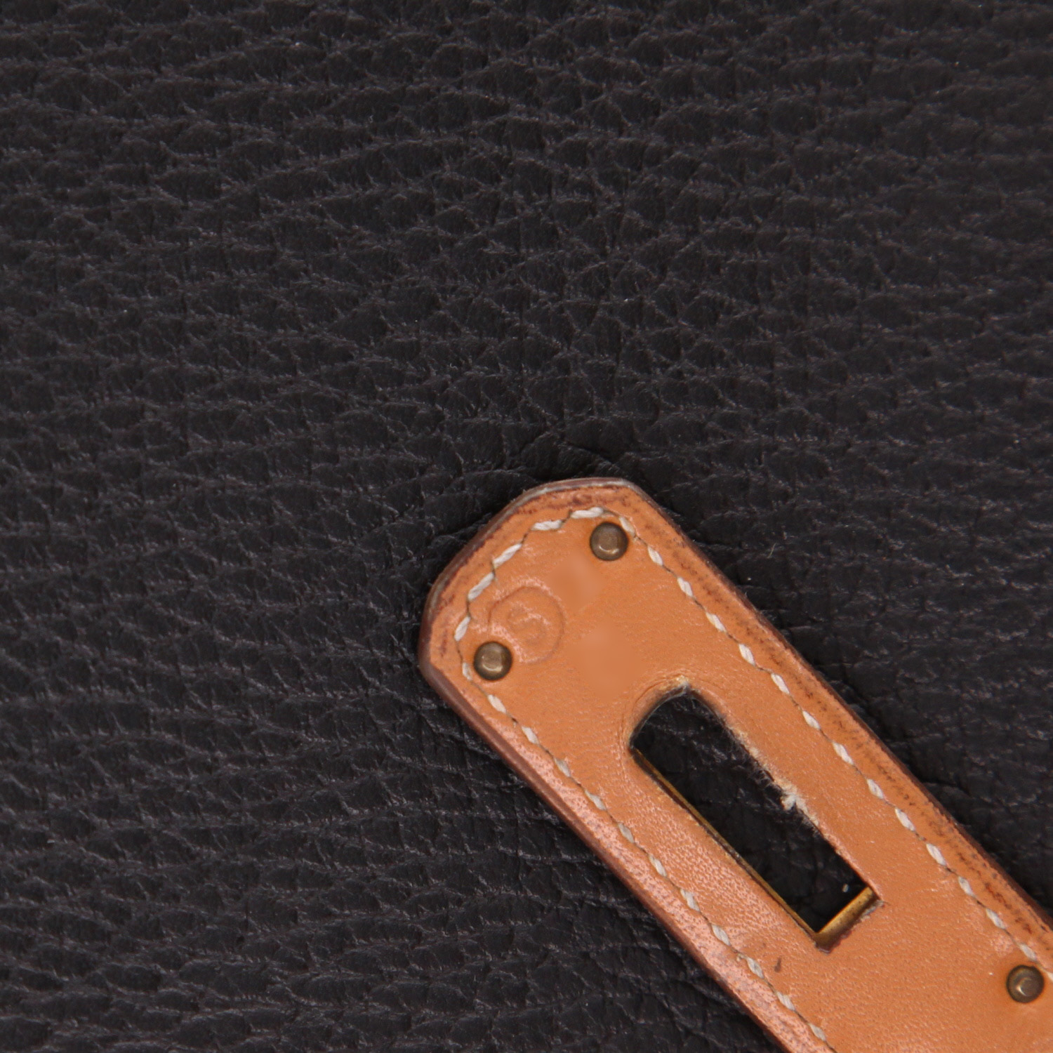 Sac à main Hermès  Kelly Sport en cuir Ardenne noir et cuir marron - Detail D4