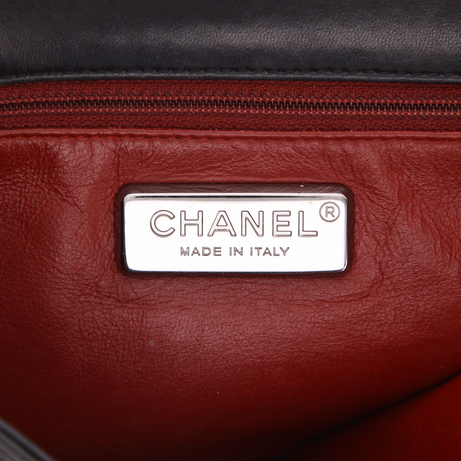 Sac à main Chanel  Timeless en cuir matelassé noir - Detail D2