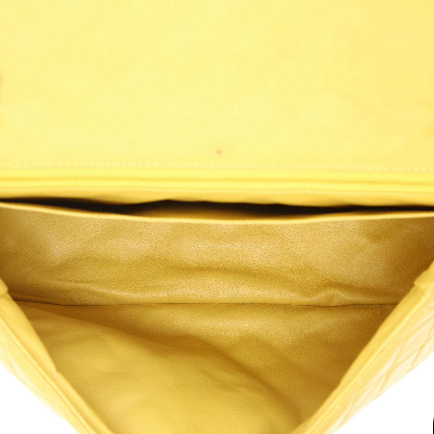 Chanel  Timeless Maxi Jumbo shoulder bag  in yellow quilted leather - Detail D3