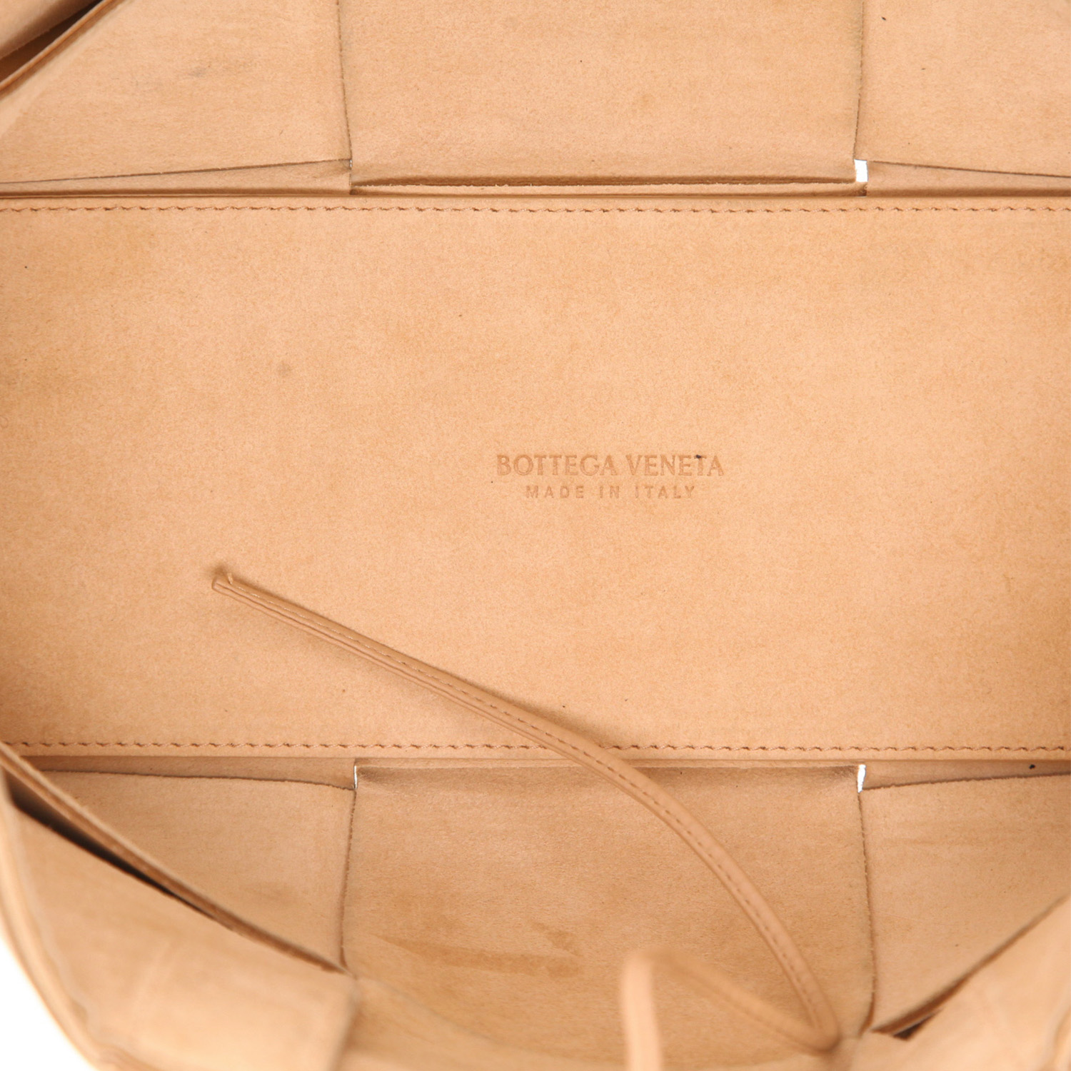 Bolso Cabás Bottega Veneta  Arco modelo pequeño  en cuero intrecciato beige - Detail D3