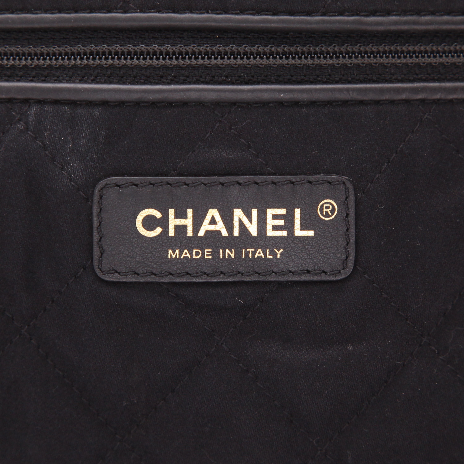 Chanel  22 shopping bag  in black quilted leather - Detail D2