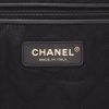 Chanel  22 large model  shopping bag  in black quilted leather - Detail D2 thumbnail