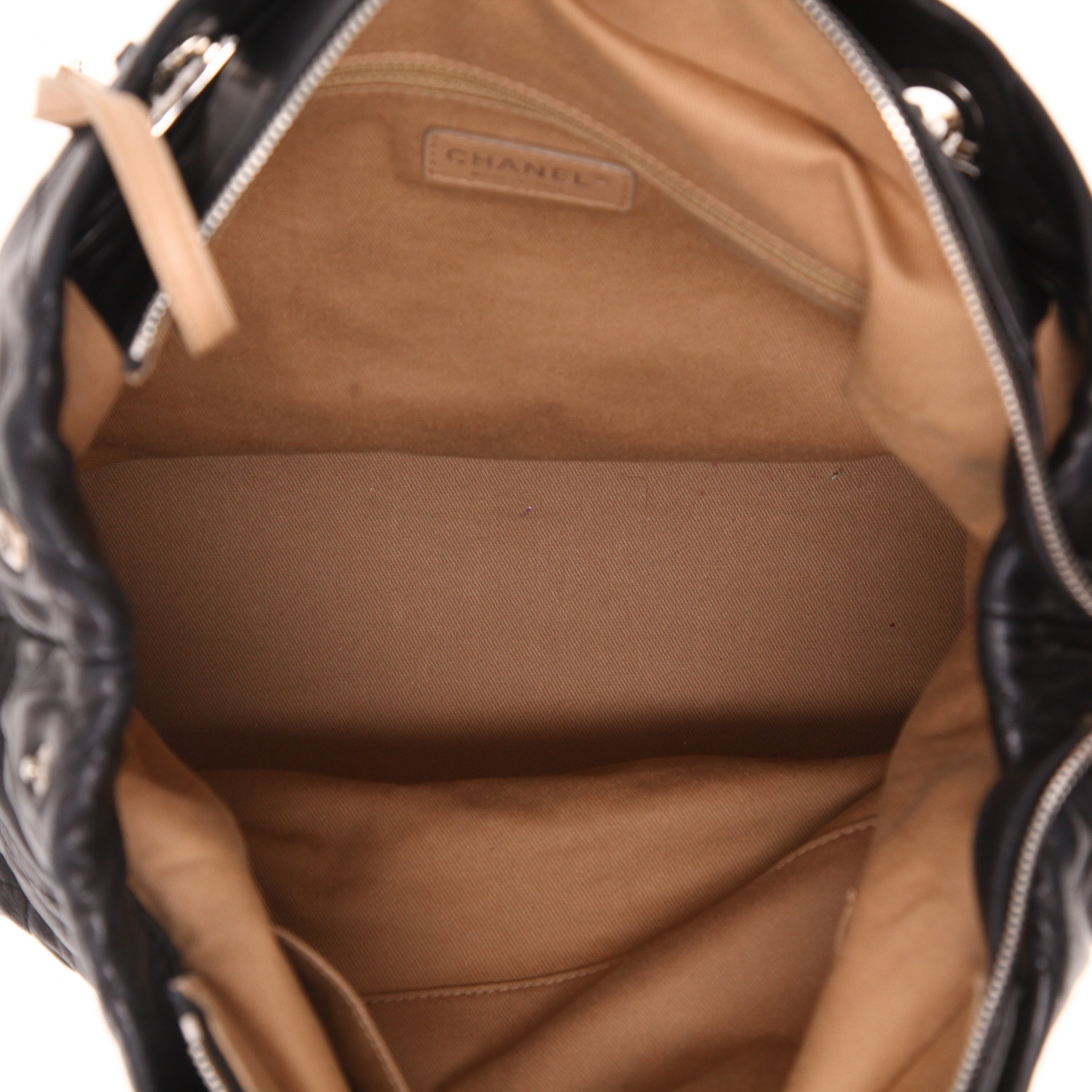 Chanel   shopping bag  in black leather - Detail D3