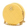 Sac bandoulière Chanel  Round on Earth en cuir matelassé jaune - 00pp thumbnail