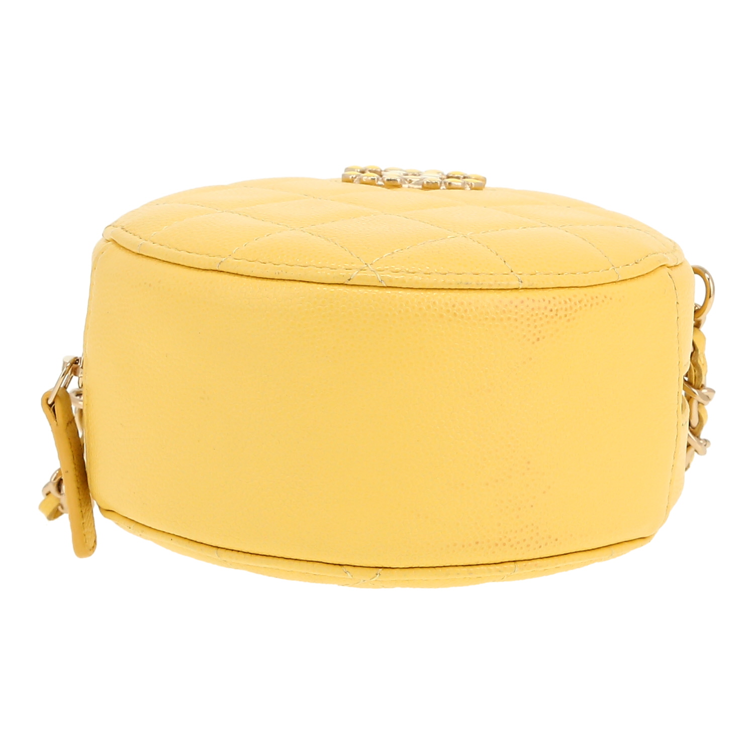 Bolso bandolera Chanel  Round on Earth en cuero acolchado amarillo - Detail D1