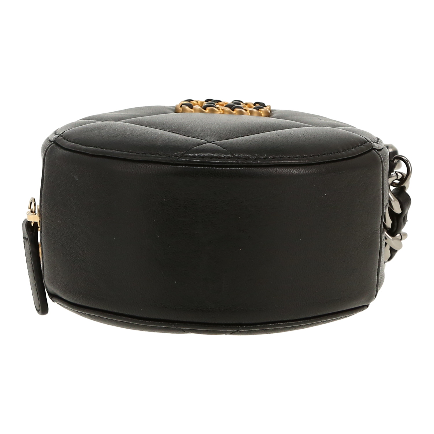 Chanel  Round on Earth shoulder bag  in black quilted leather - Detail D1