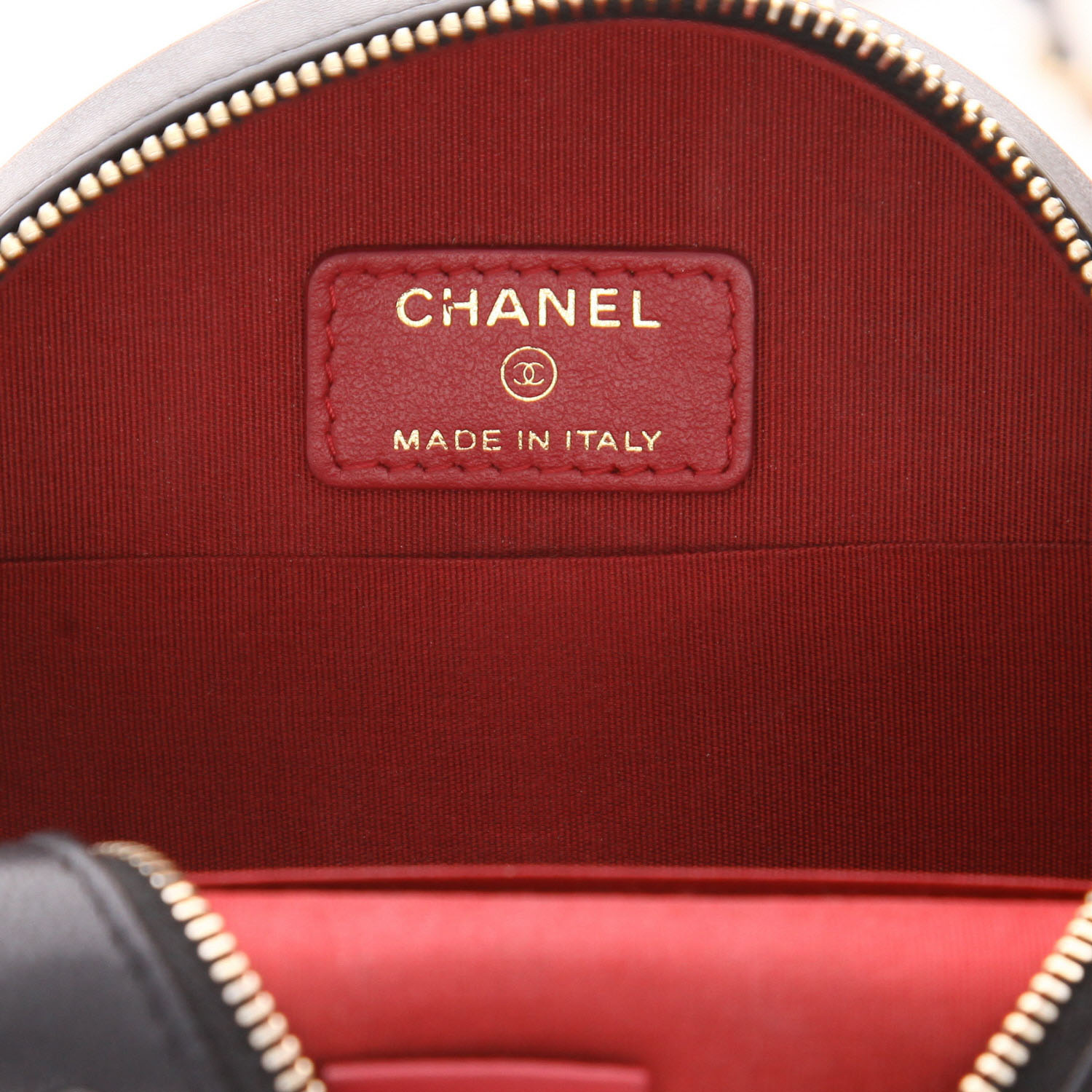 Borsa a tracolla Chanel  Round on Earth in pelle trapuntata nera - Detail D2