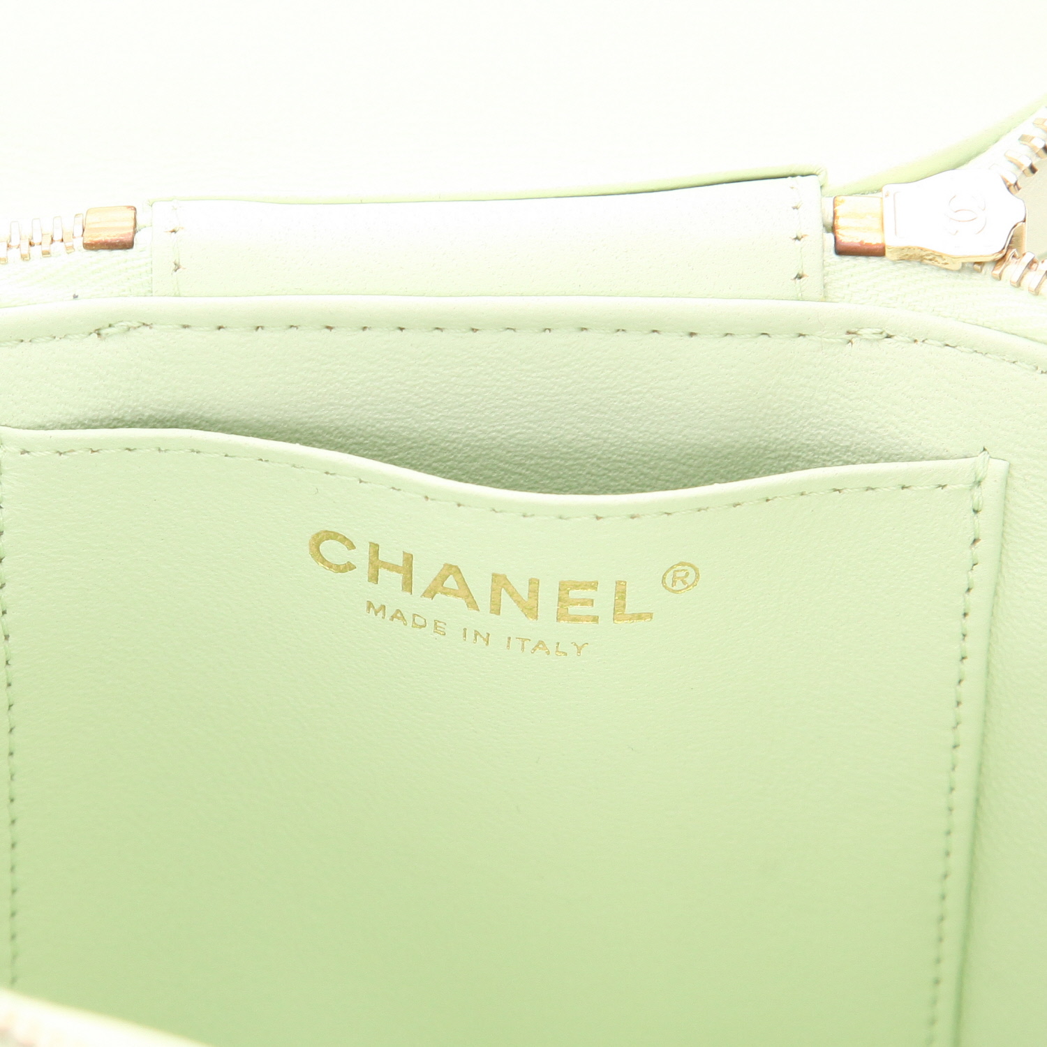 Vanity Chanel  Vanity en cuir matelassé vert - Detail D2