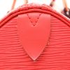 Sac à main Louis Vuitton  Speedy 25 en cuir épi rouge - Detail D2 thumbnail