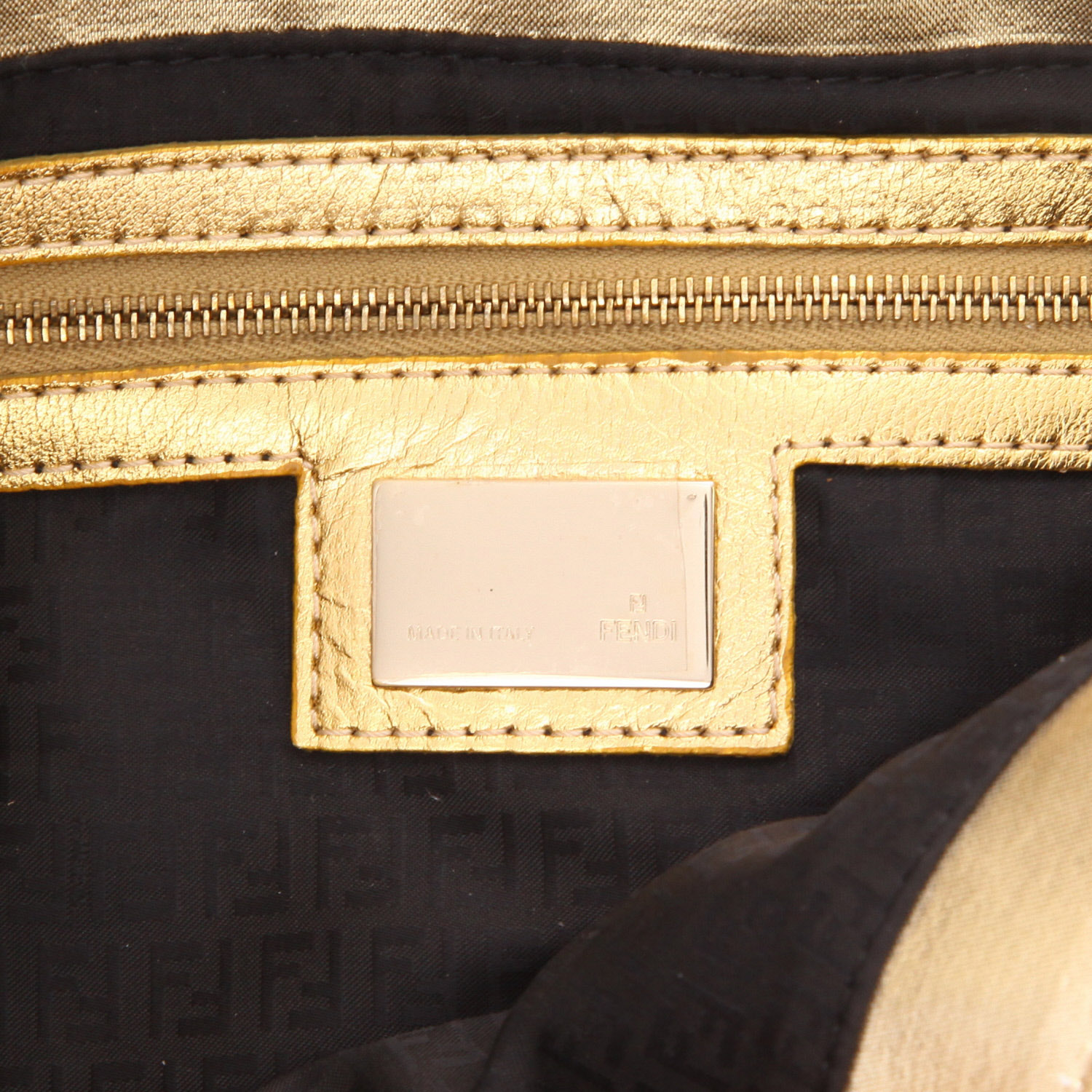 Sac à main Fendi  Baguette en toile siglée dorée - Detail D2