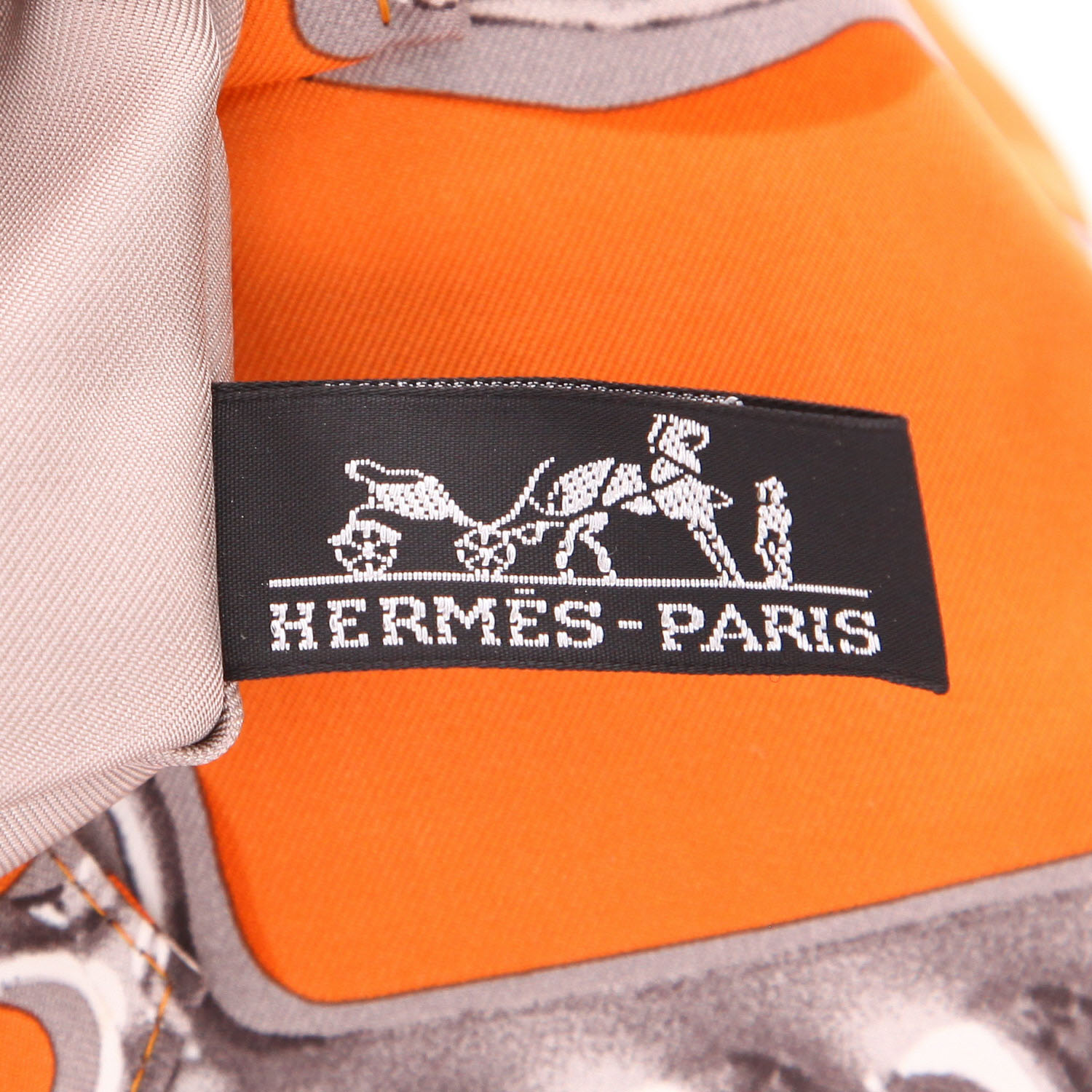 Hermès  Silk City shoulder bag  in orange and grey silk  and white leather - Detail D2