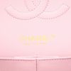 Bolso de mano Chanel  Timeless Classic en tweed rosa - Detail D2 thumbnail