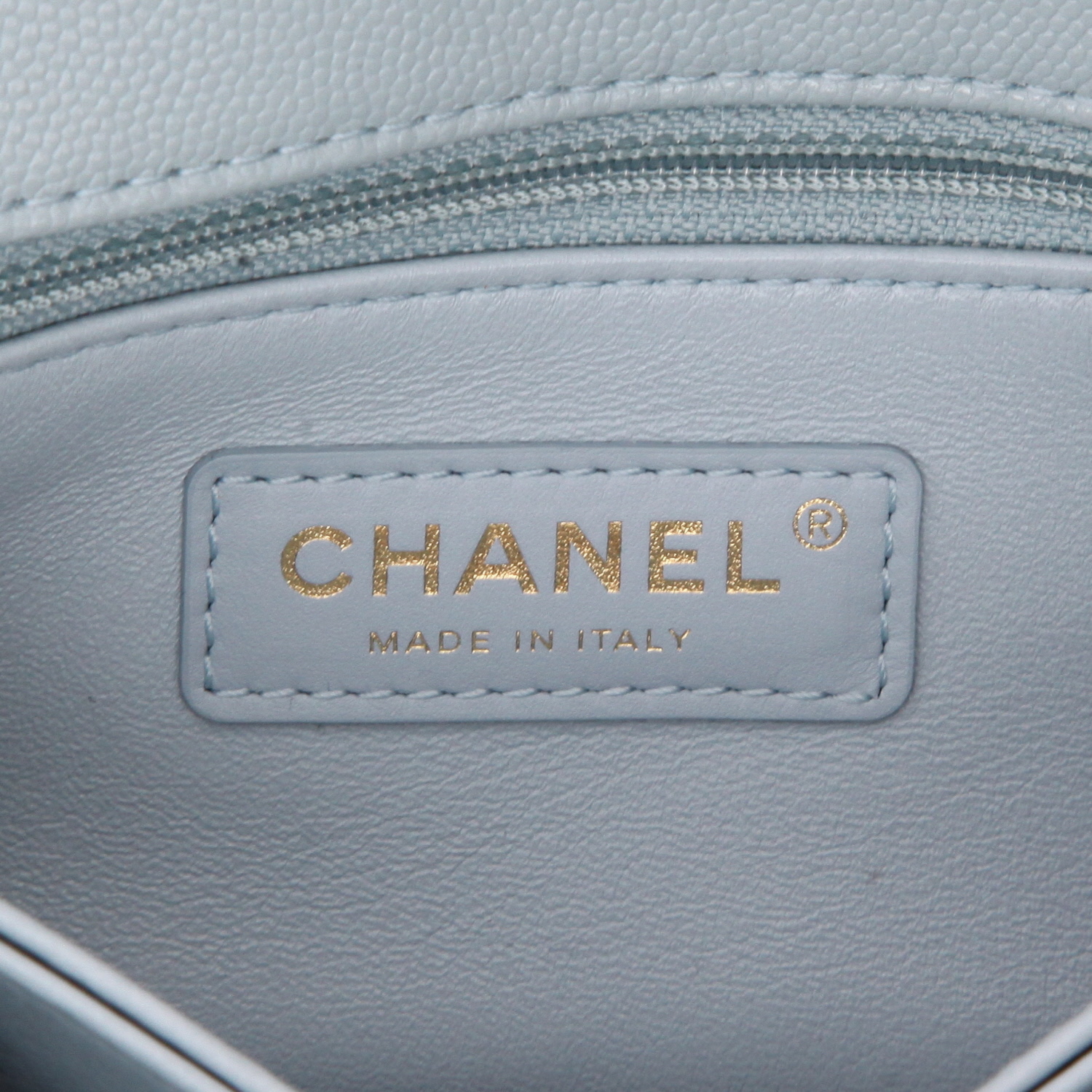 Sac bandoulière Chanel  Coco Handle en cuir grainé matelassé bleu - Detail D2