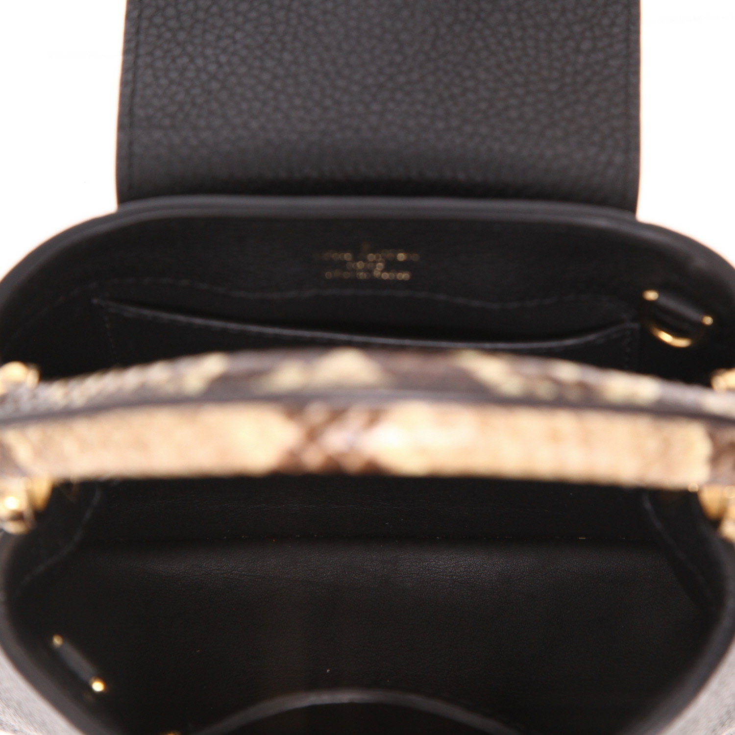 Louis Vuitton  Capucines Mini shoulder bag  in black grained leather  and python imitation leather - Detail D3