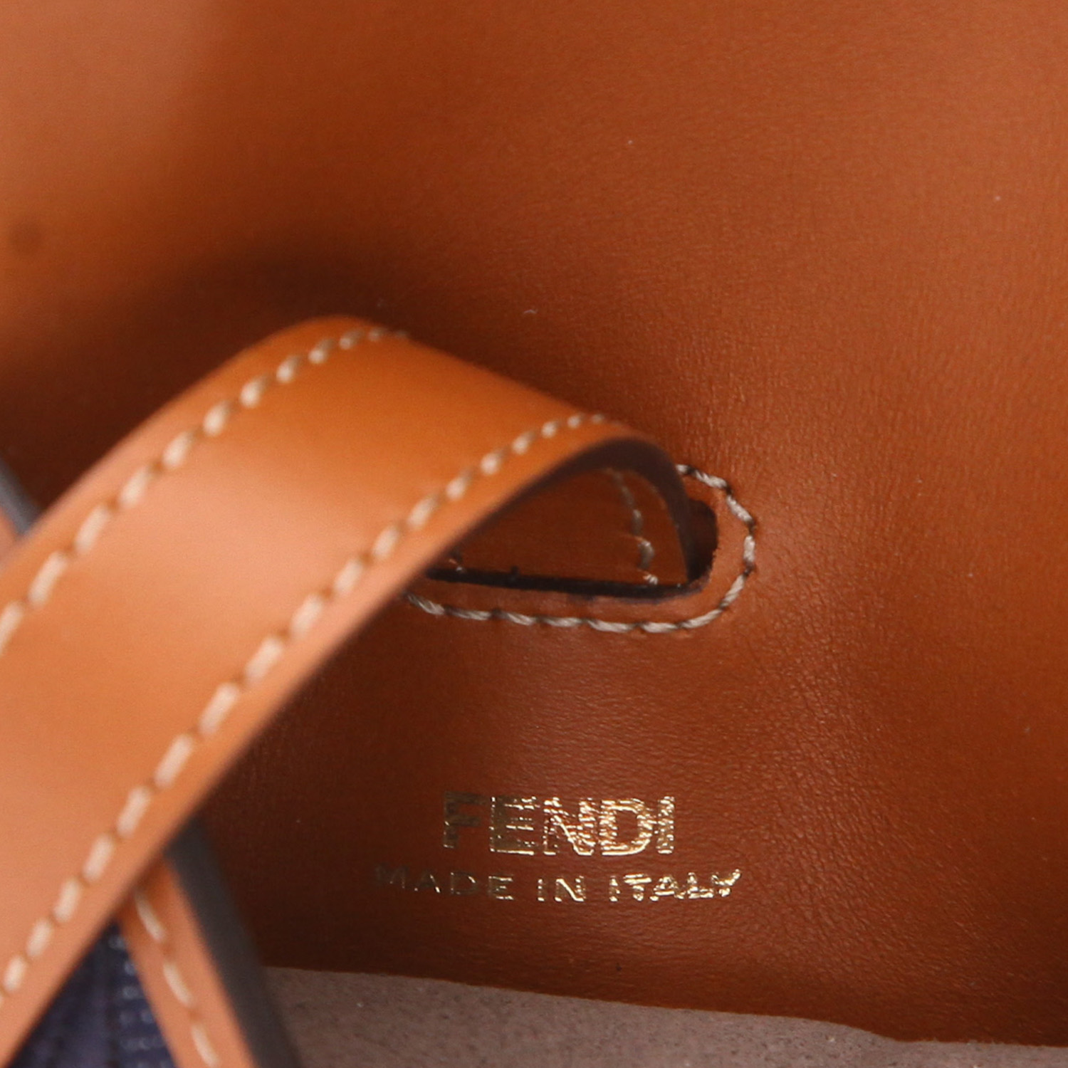 Bolsito-cinturón Fendi   en cuero marrón y denim azul oscuro - Detail D2
