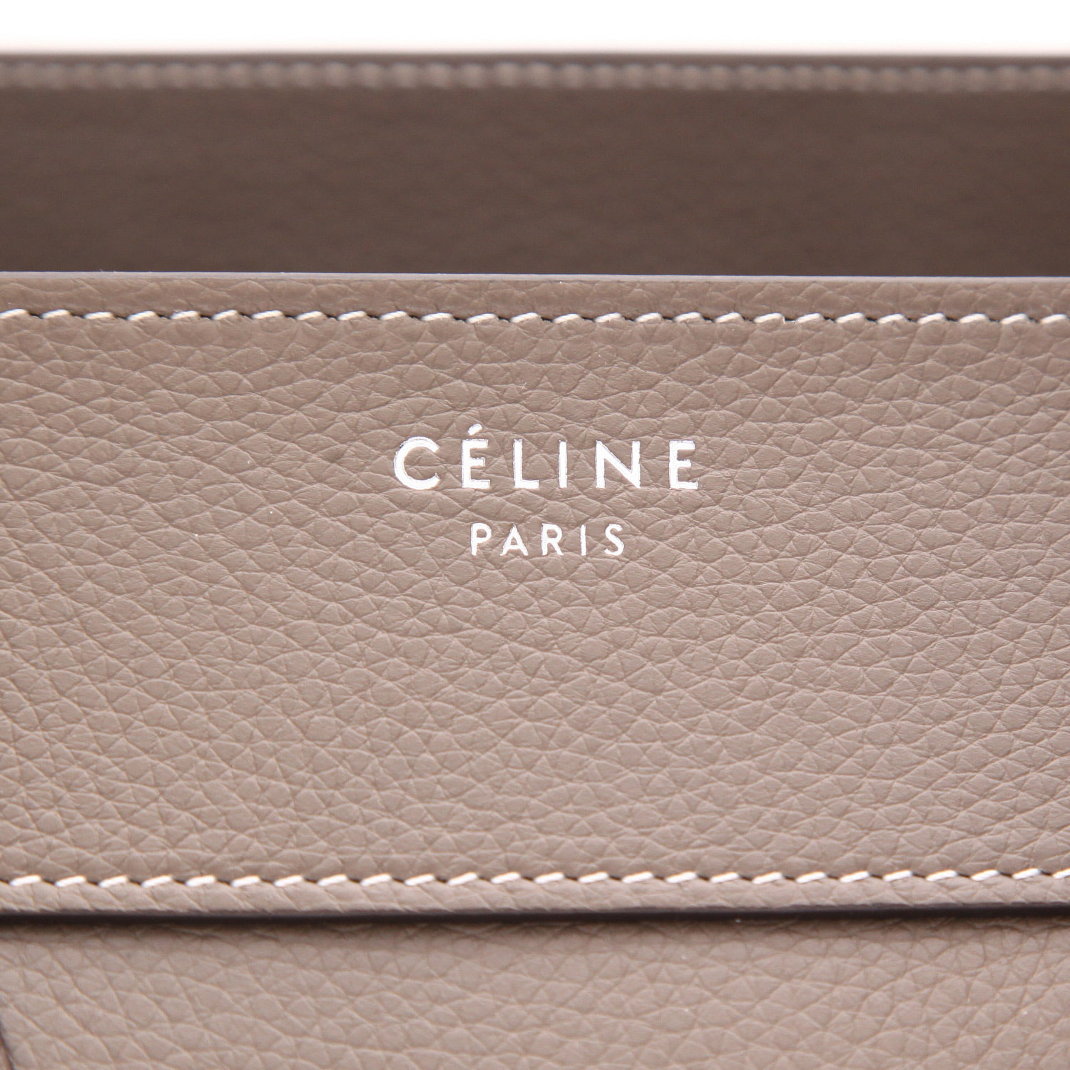 Borsa Celine  Luggage Mini modello medio  in pelle martellata color talpa - Detail D2