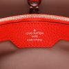 Sac à main Louis Vuitton  Capucines en cuir taurillon clémence rouge - Detail D2 thumbnail