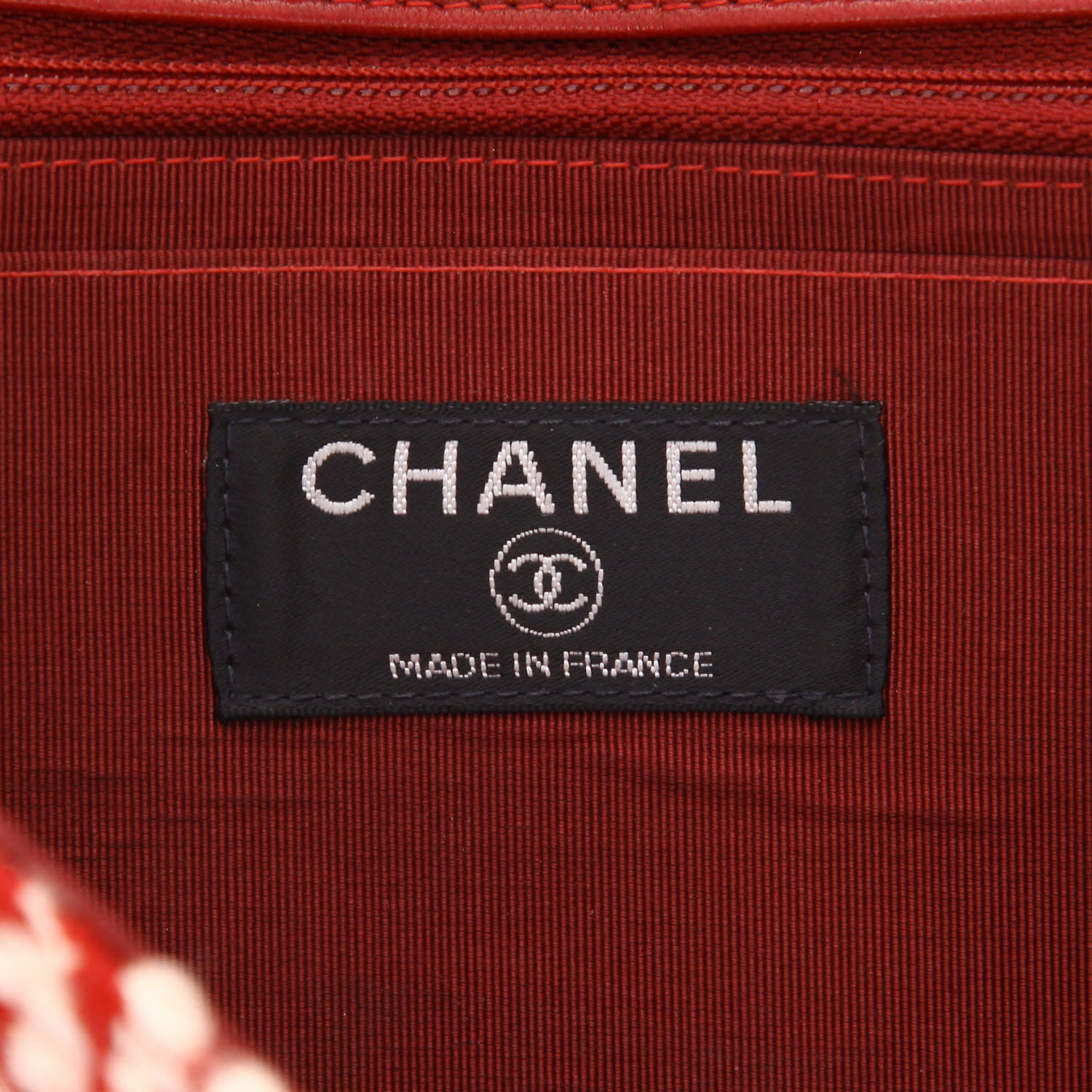 Bolso de mano Chanel  Timeless en tejido de lana rojo y blanco - Detail D2