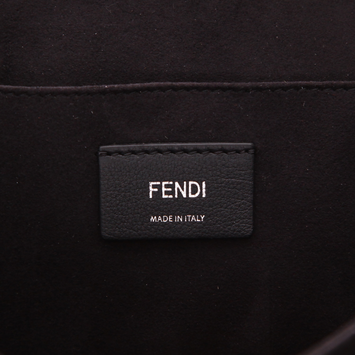 Sac bandoulière Fendi  Kan I en cuir noir, marron beige et taupe - Detail D2