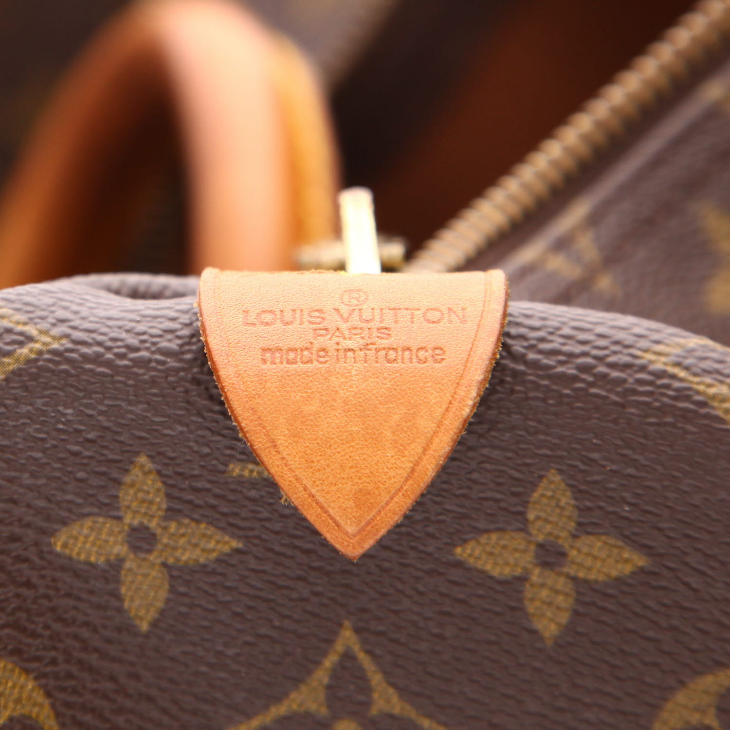Sac de voyage Louis Vuitton  Keepall 55 en toile monogram marron et cuir naturel - Detail D2