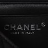 Sac à main Chanel 2.55 mini  en cuir matelassé chevrons noir - Detail D2 thumbnail