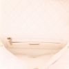 Sac bandoulière Chanel  Mini Timeless en cuir matelassé blanc et fourrure blanche - Detail D4 thumbnail