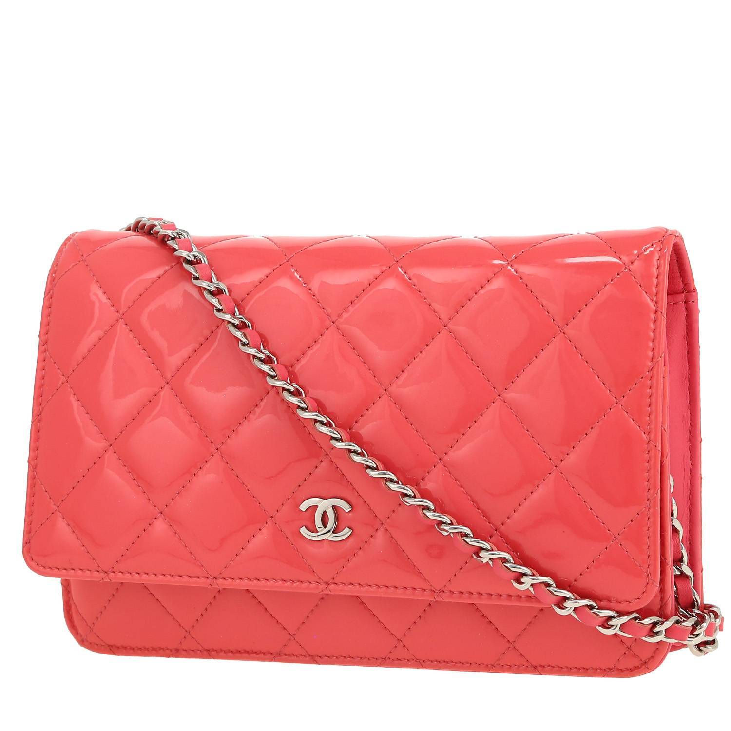 Chanel Wallet on Chain shoulder bag in pink patent quilted leather