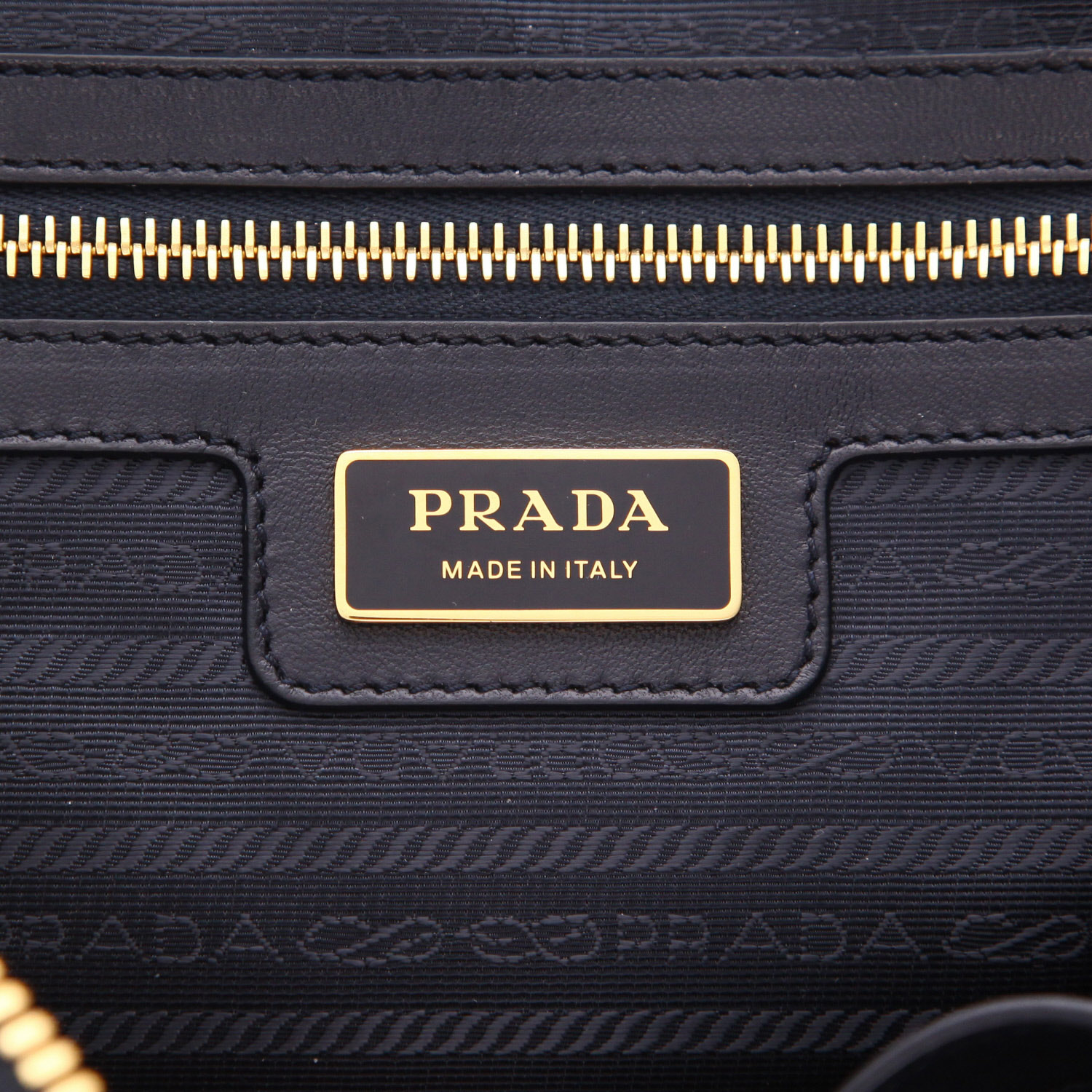 Bolso de mano Prada   en lona azul marino y cuero azul marino - Detail D2