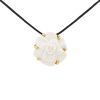Ciondolo Chanel Camelia in oro giallo e agata - 00pp thumbnail