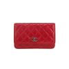 Chanel  Wallet on Chain shoulder bag  in red patent quilted leather - 360 thumbnail