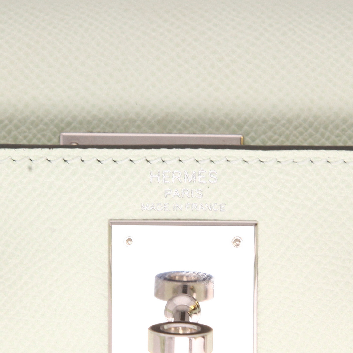 Bolso de mano Hermès  Kelly 28 cm en cuero epsom Vert Fizz - Detail D2