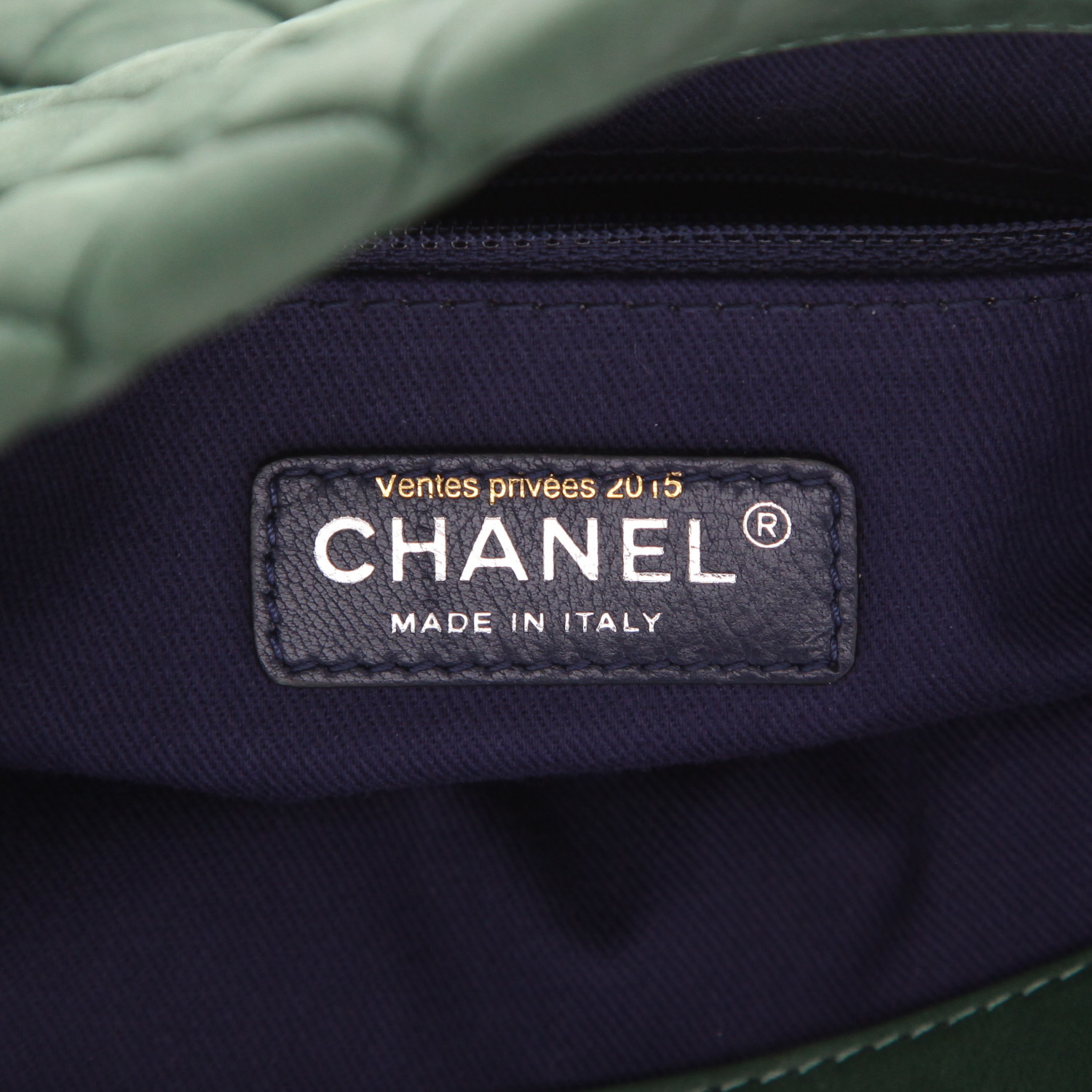 Chanel   shopping bag  in green quilted leather - Detail D2