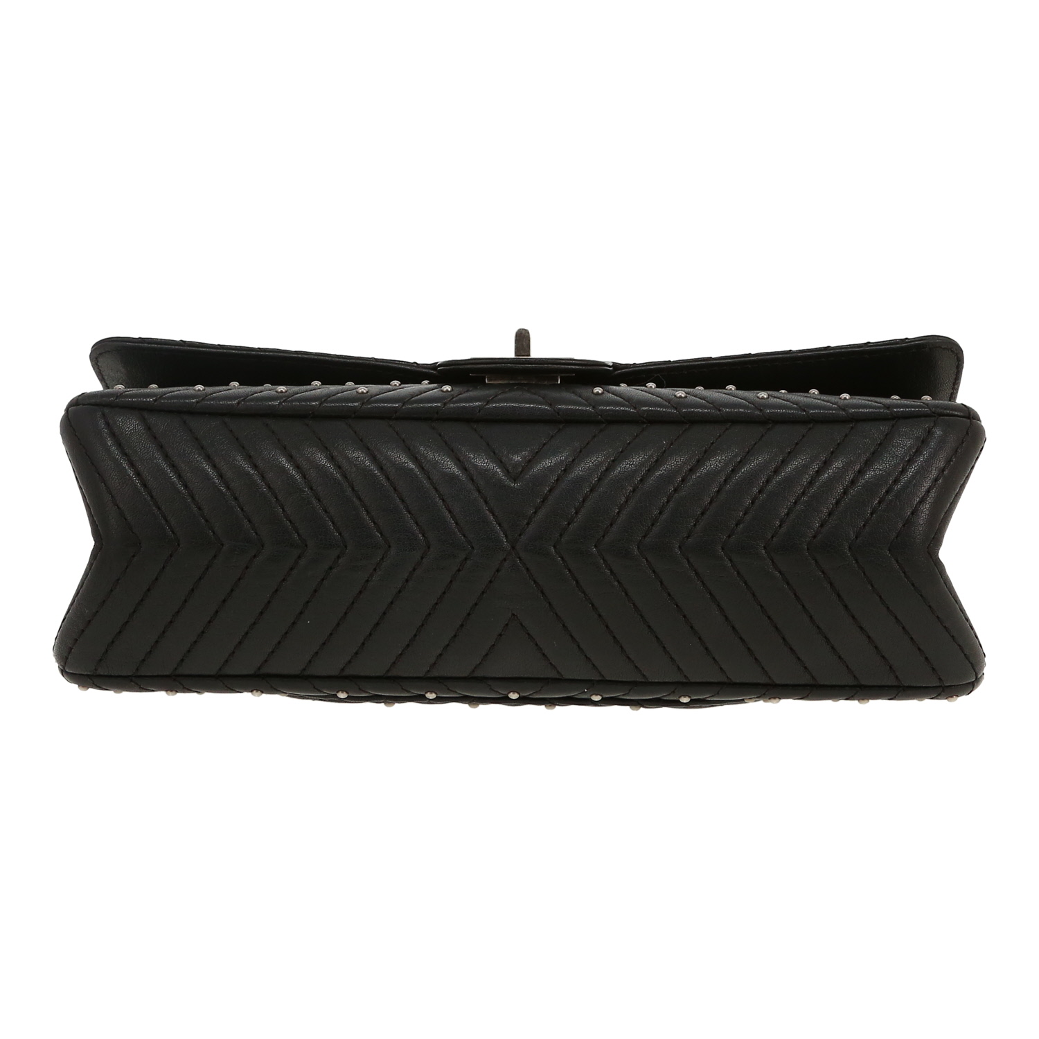 Sac bandoulière Chanel  2.55 en cuir matelassé chevrons noir - Detail D1