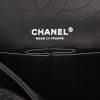 Sac bandoulière Chanel  2.55 en cuir matelassé chevrons noir - Detail D2 thumbnail