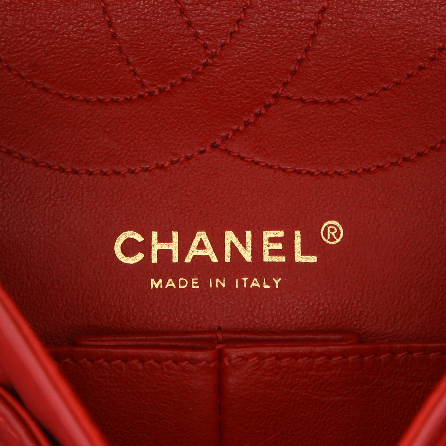 Sac bandoulière Chanel  2.55 en cuir matelassé rouge - Detail D2
