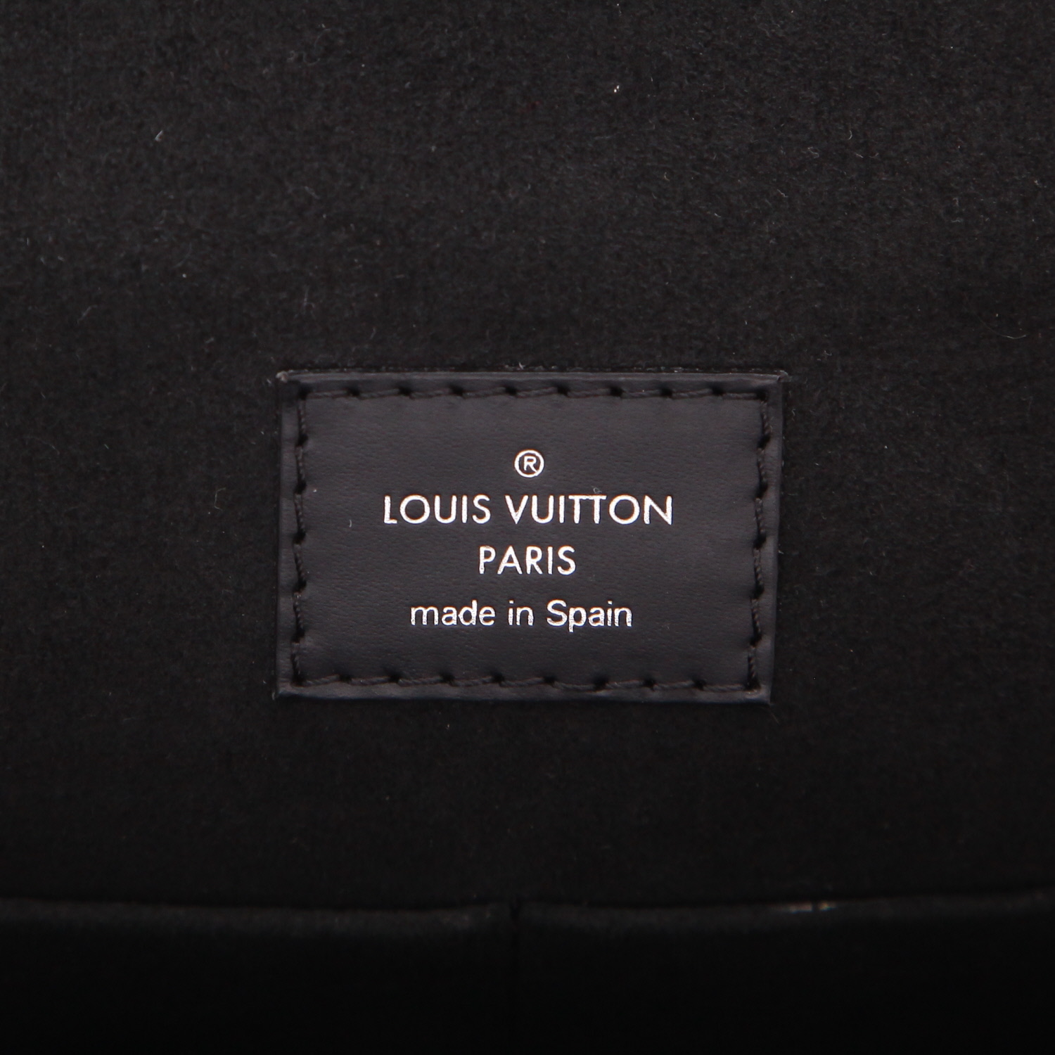 Louis Vuitton  Cluny handbag  in black epi leather - Detail D2