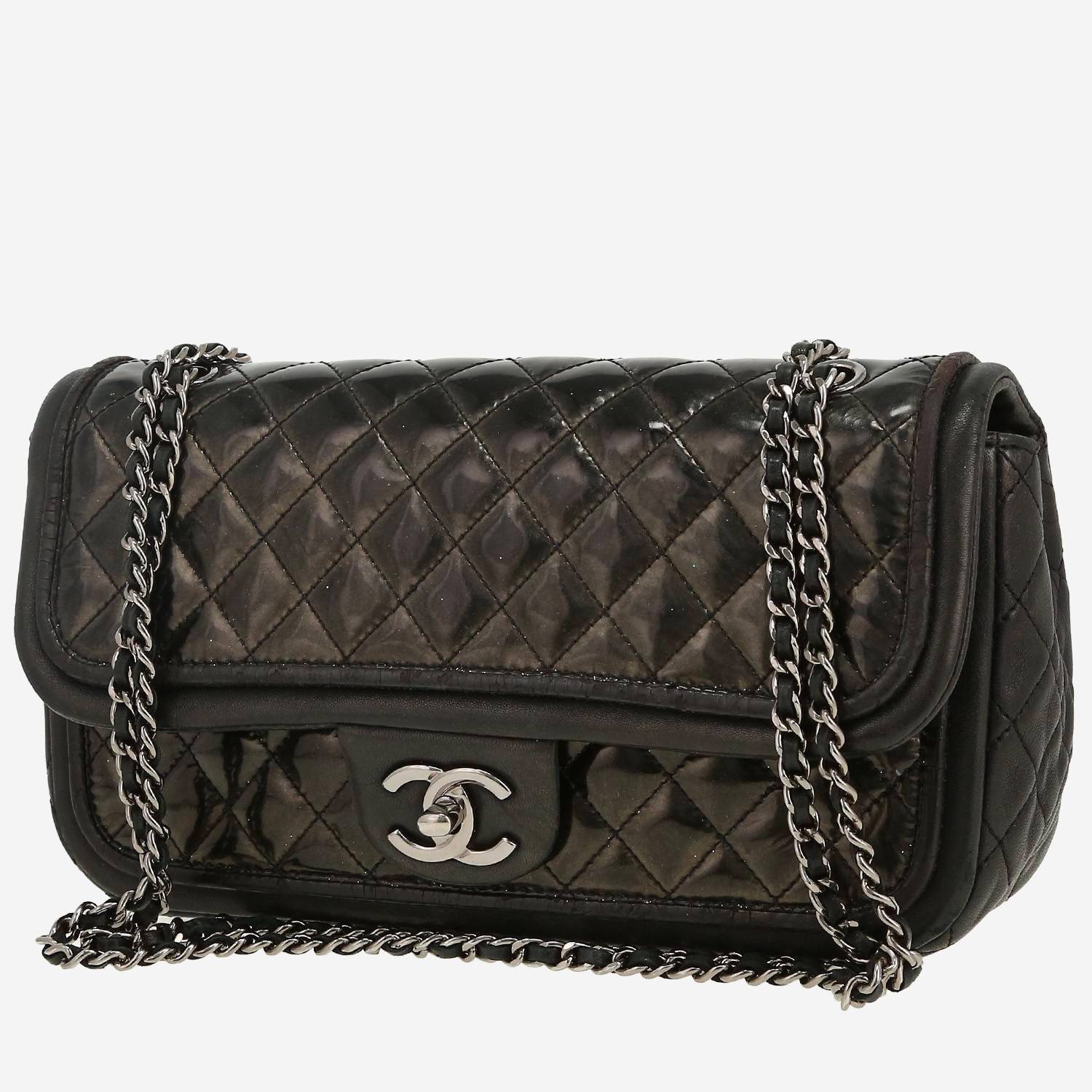 Chanel  Timeless shoulder bag  in black patent quilted leather