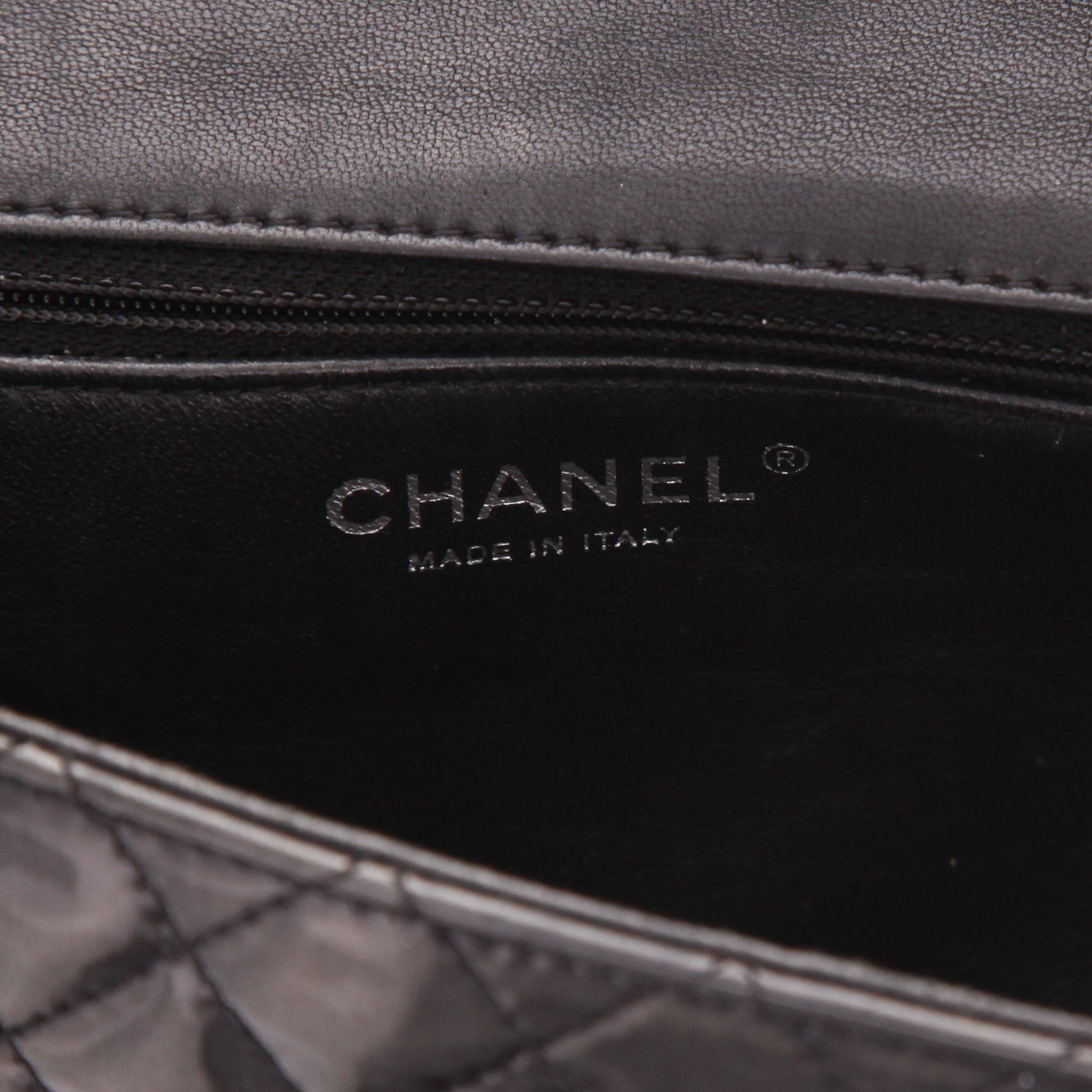 Borsa a tracolla Chanel  Timeless in pelle verniciata e foderata nera - Detail D2
