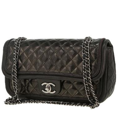 Chanel  Timeless shoulder bag  in black patent quilted leather