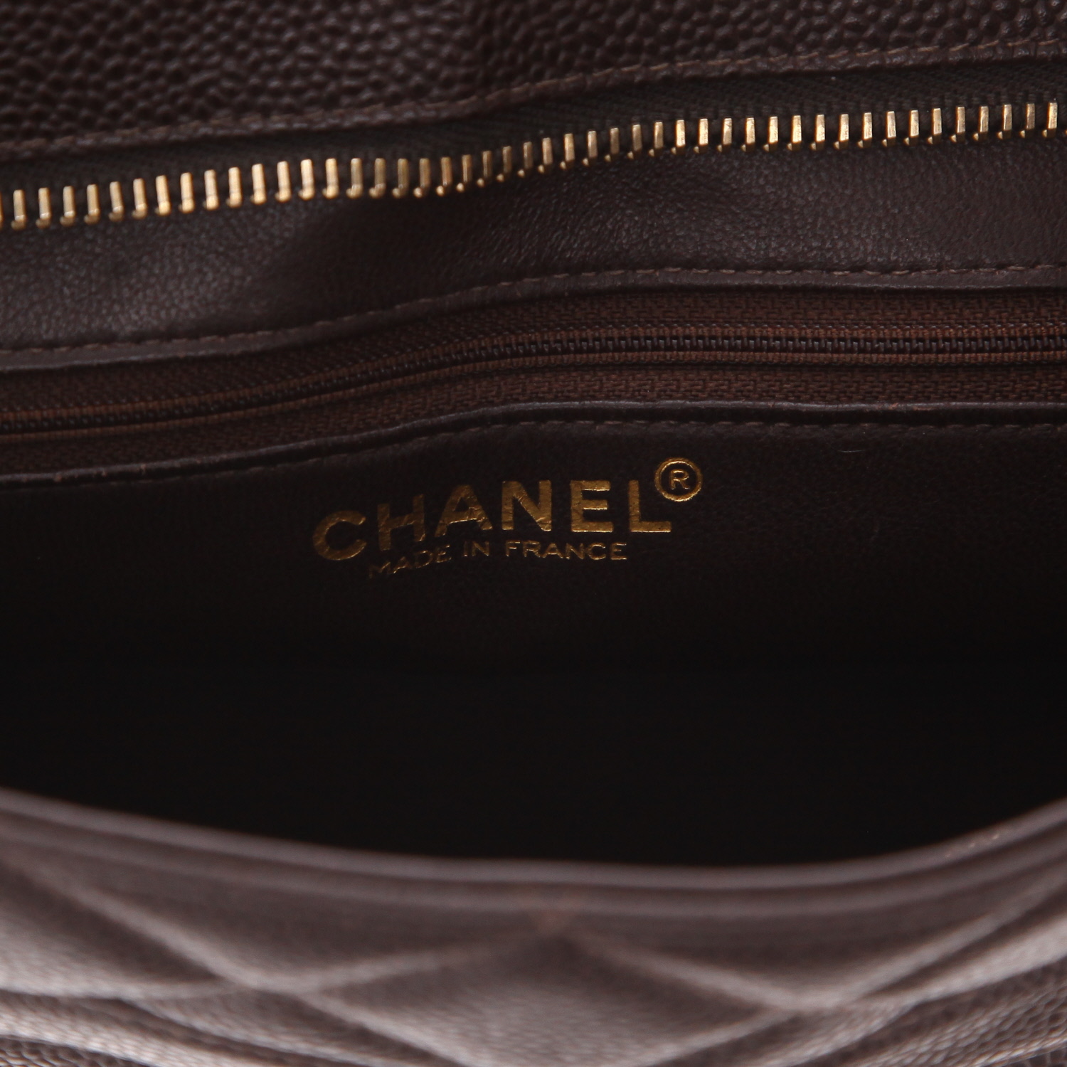 Chanel  Medaillon handbag  in brown leather - Detail D2