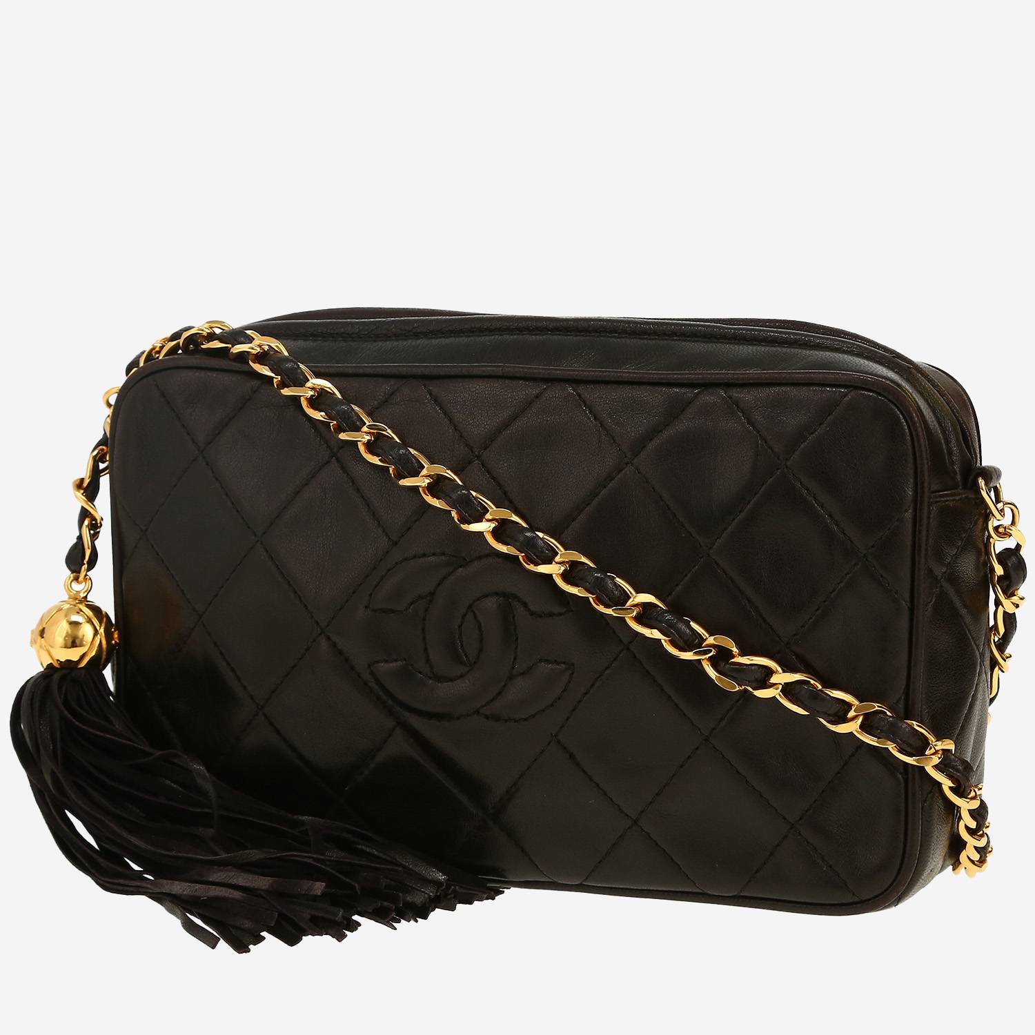 Chanel   shoulder bag  in black quilted leather