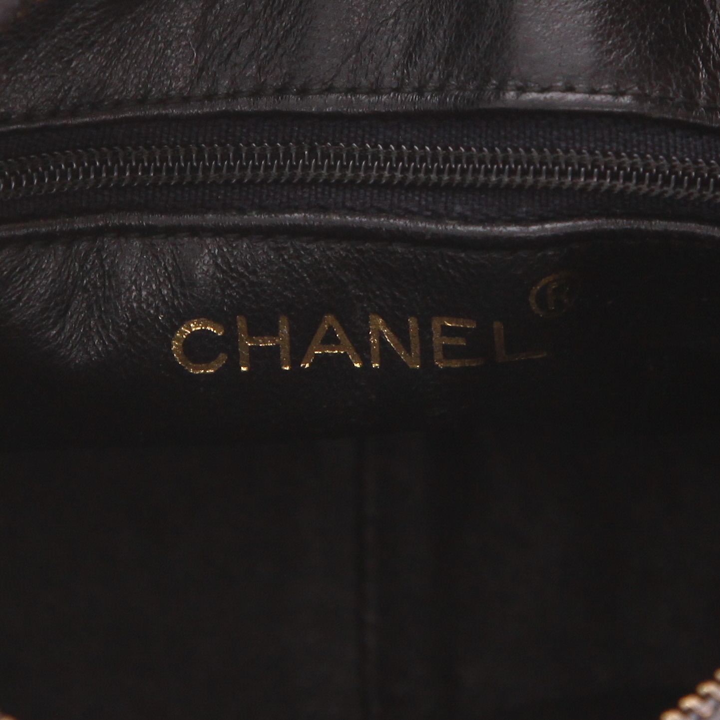 Chanel  Vintage handbag  in black quilted leather - Detail D2