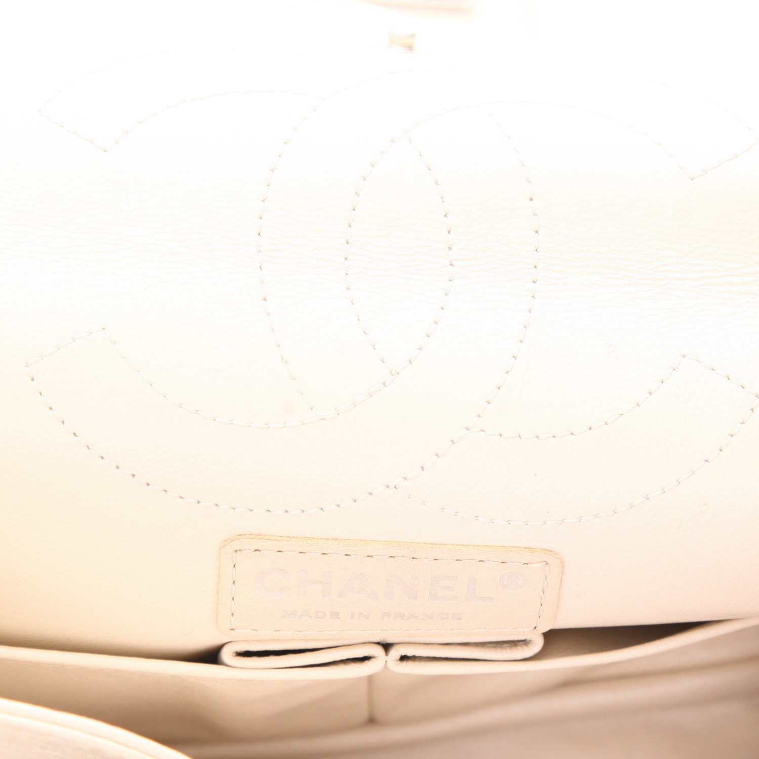 Sac bandoulière Chanel  2.55 en cuir matelassé beige - Detail D2